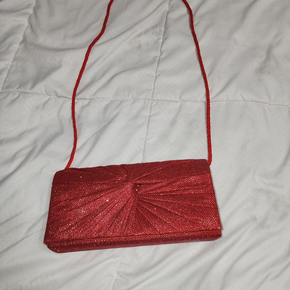 Elegant Chic Red Evening Clutch Bag with Shoulder Strap